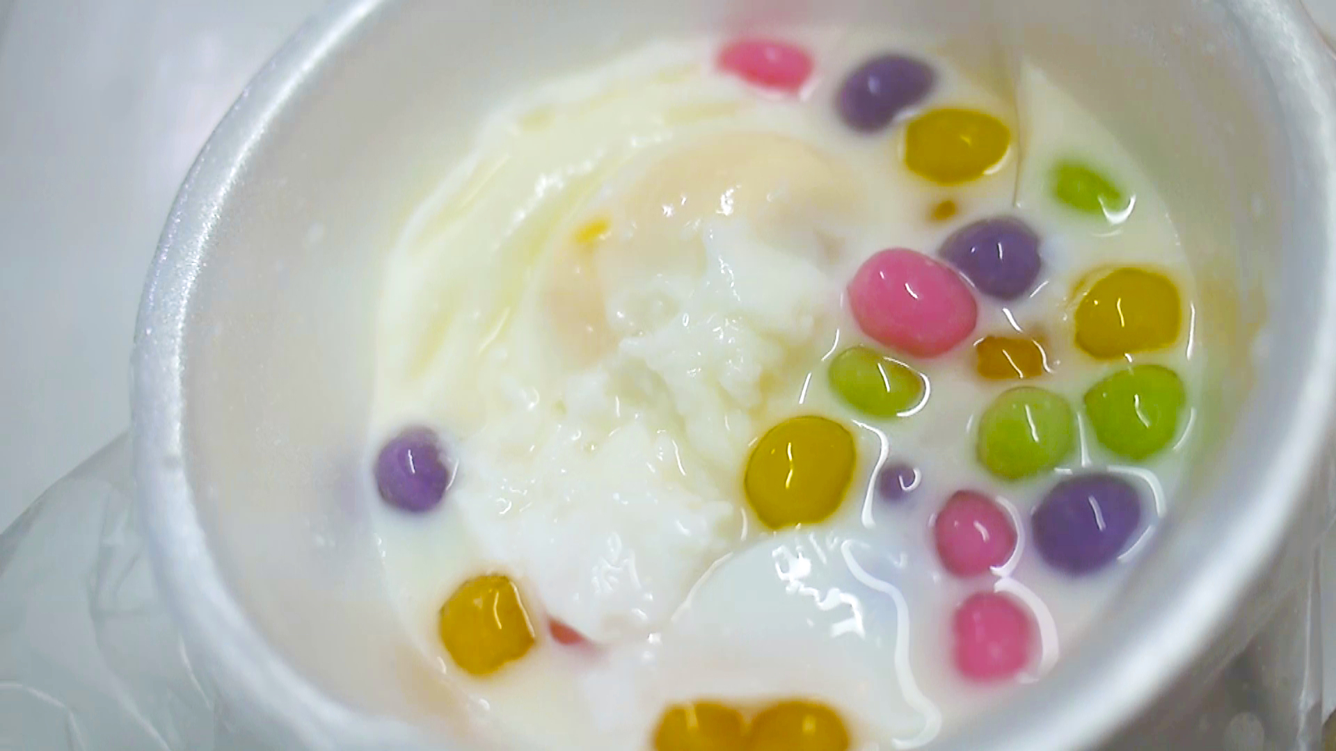 甘 い卵はタイの定番デザート ブアローイカイワーン 街かどタイ料理 トムヤムblog